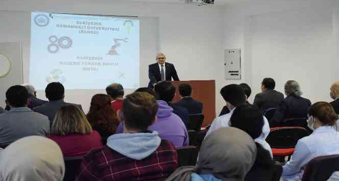ESOGÜ MYO’da yeni akademik yılın ilk dersini Başkan Küpeli verdi