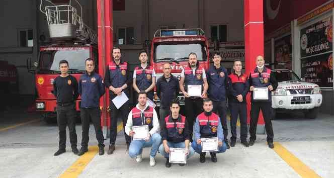 Gönüllü itfaiyeciler sertifikalarını aldı