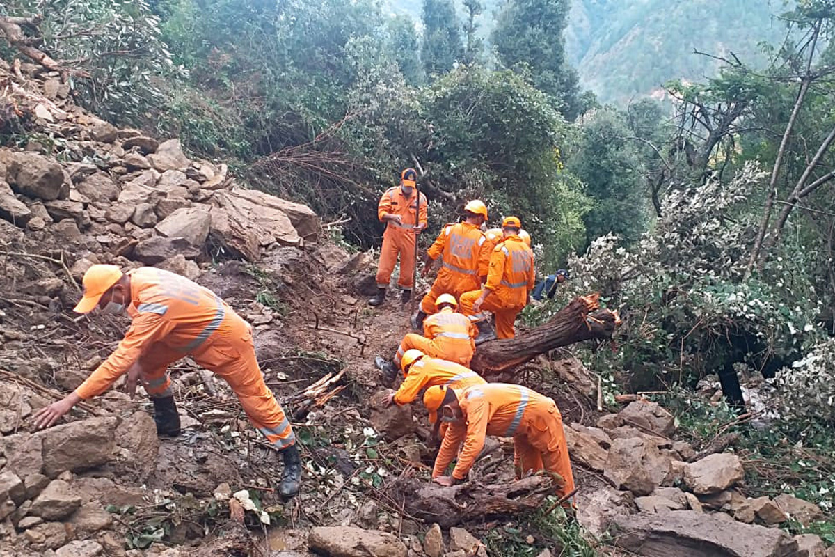 Nepal ve Hindistan&#039;ı vuran sel ve heyelan felaketinde can kaybı 198’e ulaştı