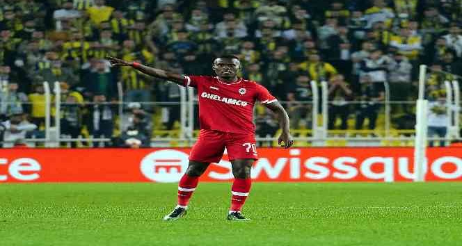 UEFA Avrupa Ligi: Fenerbahçe: 1 - Royal Antwerp: 1 (Maç devam ediyor)