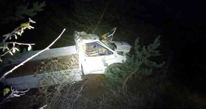 Gümüşhane’de kamyonet uçuruma yuvarlandı: 2 ölü, 1 yaralı