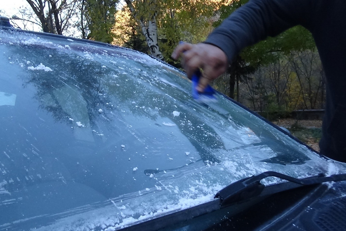 Kars eksi 10'u gördü, araçların camları dondu
