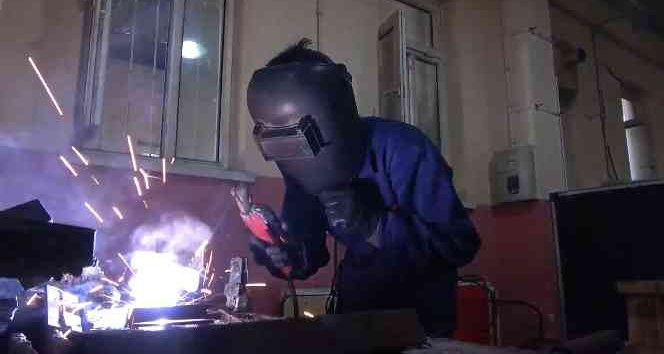 Meslek lisesi öğrencileri "eğitim" için ter döküyor: Ülke ekonomisine yılda 1 milyon 200 bin lira katkı sağlıyor