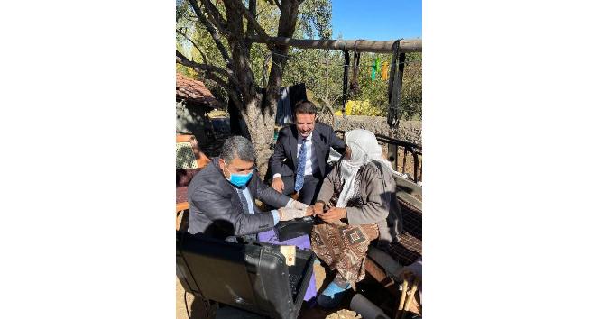 Saraykent’te hasta ve yaşlılar için evde ‘evde nüfus cüzdanı’ uygulaması