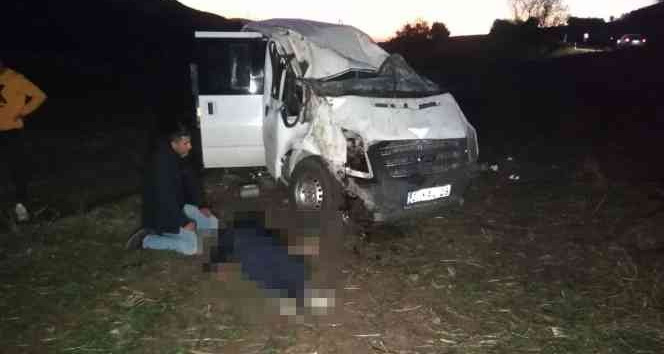 En acı bekleyiş: Ölen gencin başında gözyaşı döktü