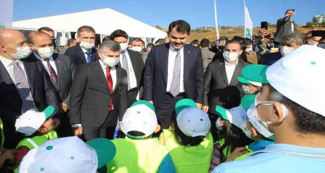 Sultanbeyli’ye ’Millet Bahçesi’ yapılıyor, ilk fidanlar dikildi