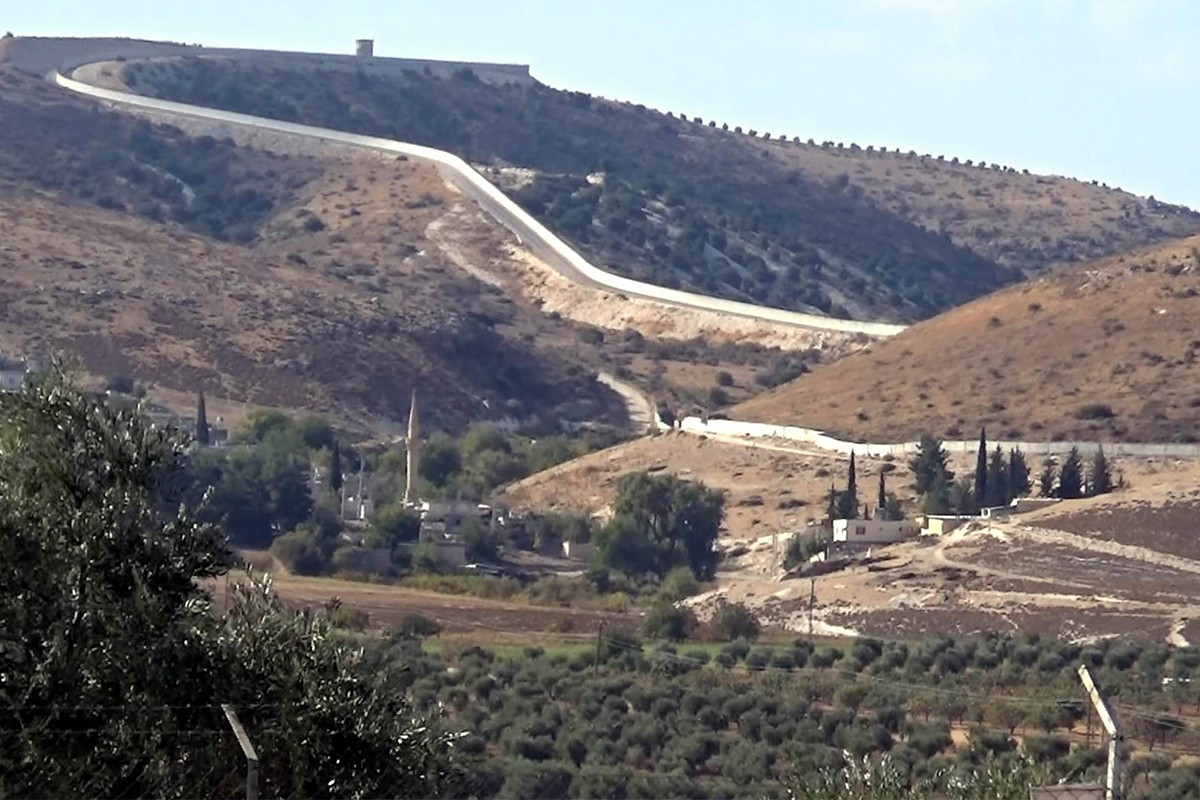 Suriye sınırında örülen duvar Irak ve İran sınırına örnek oldu Suriye sınırında örülen duvar Irak ve İran sınırına örnek oldu