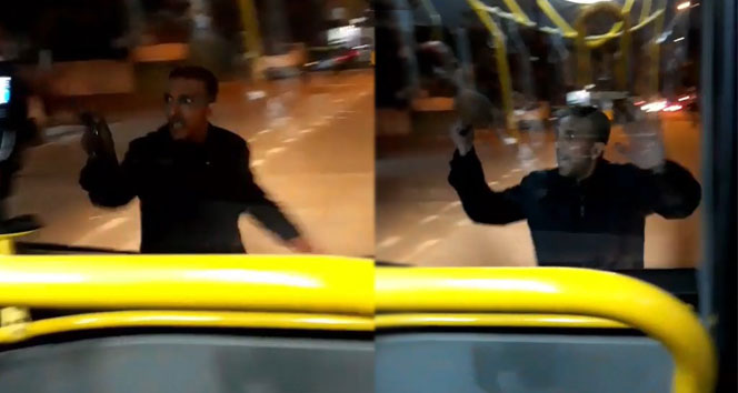 Bursada halk otobüsünün camını kıran bıçaklı saldırgan kameralara yansıdı