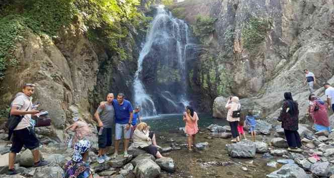 Sudüşen Şelalesi Arap turizminin gözdesi