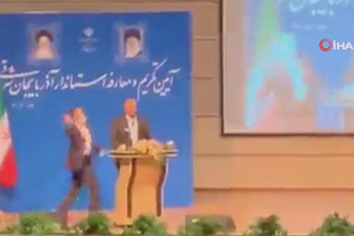 İran’ın Doğu Azerbaycan Valisi Rezevi’ye tören sırasında tokatlı saldırı