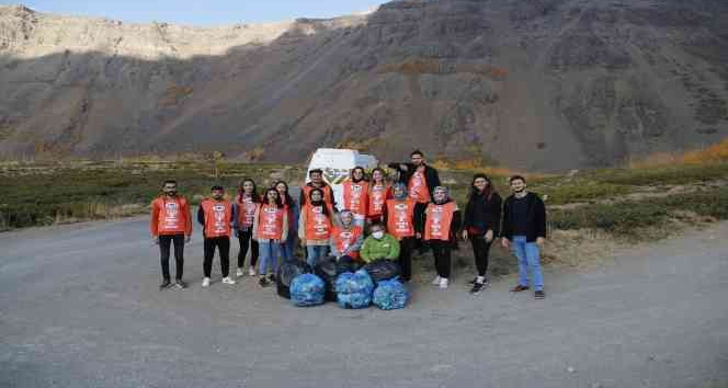 TEMA Bitlis gönüllülerinden Nemrut Kalderasında &quot;Plogging&quot; etkinliği