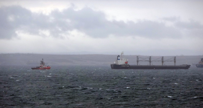 Marmara Denizinde kaymakamlık eden gemilerde tetkikat sürüyor