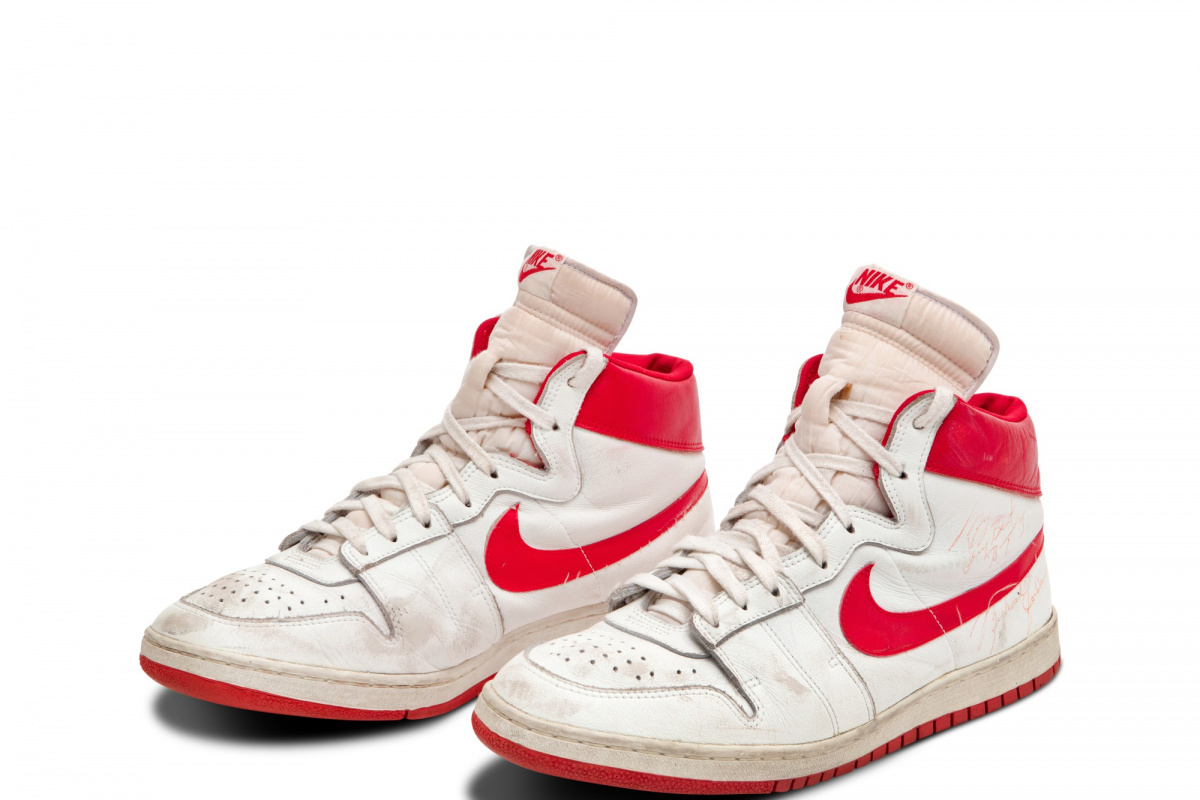 Michael Jordan&#039;ın ayakkabıları 1.47 milyon dolara rekor fiyattan satıldı