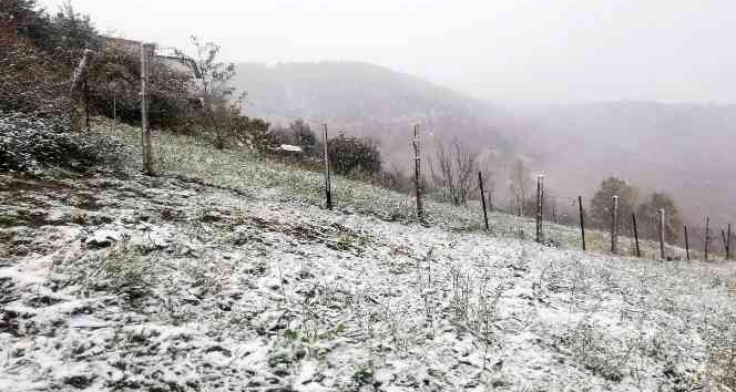 Gümüşhane’nin yükseklerinde kar yağışı başladı