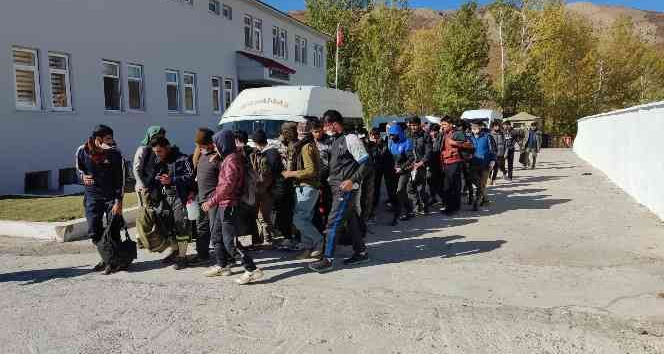 Bitlis’te 48 düzensiz göçmen yakalandı