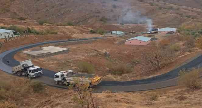 Bingöl’de köy yolları asfaltlanıyor