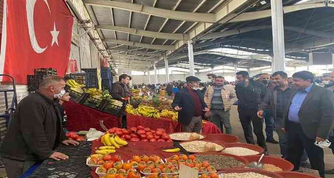 Belediye Başkanı Ekicioğlu, pazar esnafını dinledi