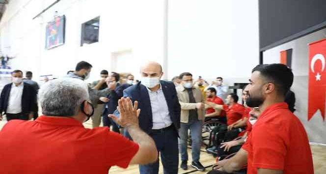 Gençlik ve Spor Bakanı Kasapoğlu’ndan Tekerlekli Sandalye Basketbol takımına destek