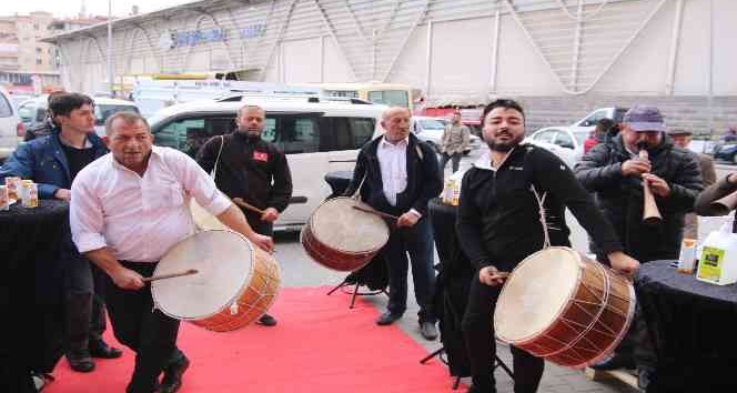 Kırşehirli esnaftan davullu zurnalı açılış
