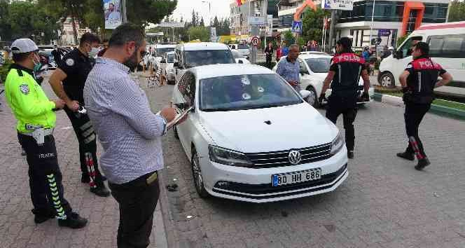 Avukat husumetlisinin otomobilini pompalıyla kurşun yağmuruna tuttu
