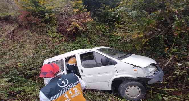 Samsun’da minibüs şarampole yuvarlandı: 1 ölü, 1 yaralı