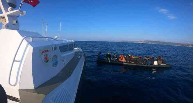 Çanakkale açılarında 35 düzensiz göçmen kurtarıldı