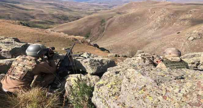 Ardahan’da teröristlere ait sığınakta mühimmat ve yaşam malzemesi ele geçirildi