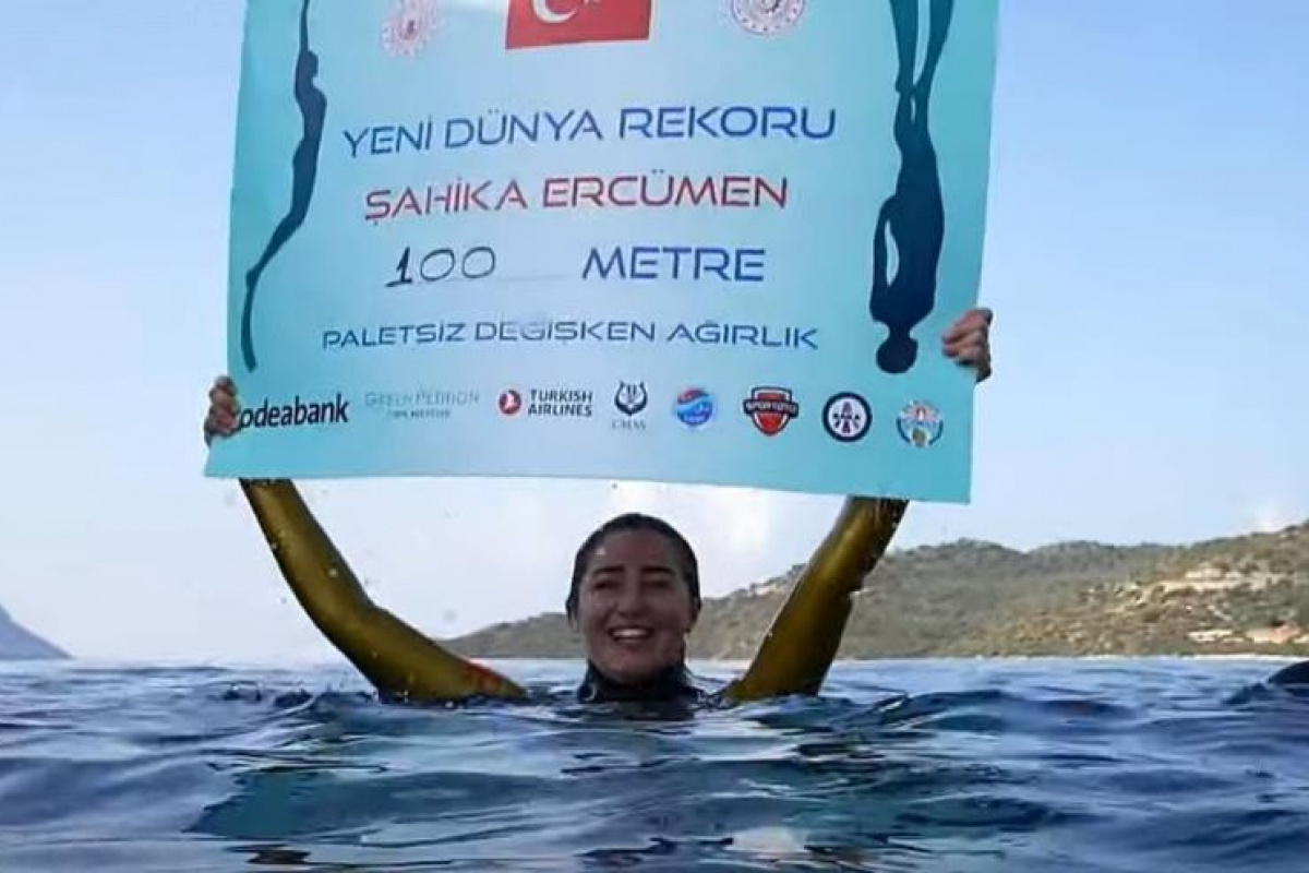 Şahika Ercümen, 100 metrelik dalışla dünya rekorunun sahibi oldu