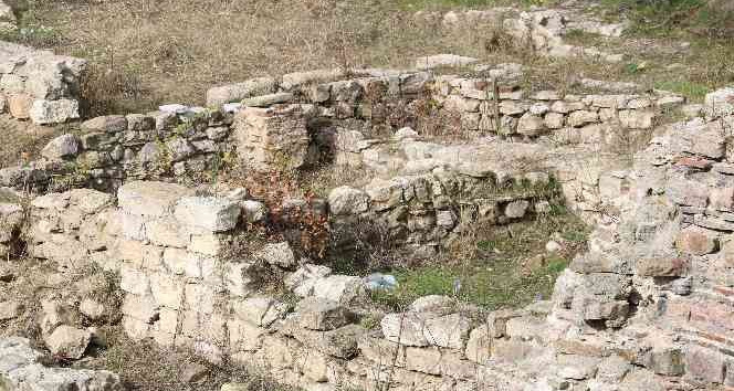 Selimiye Camisi meydan kazılarında yeni tarihi kalıntılar bulundu