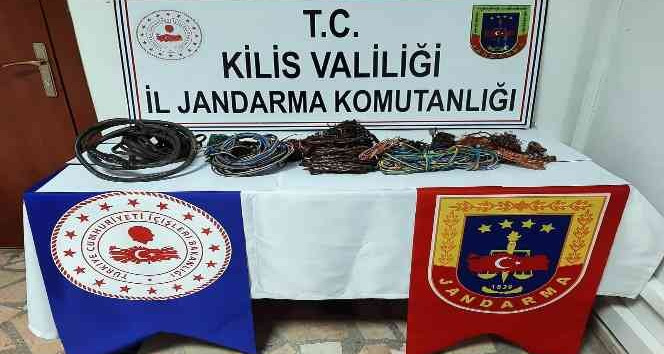 Köyleri elektriksiz bırakan hırsızlık zanlıları yakalandı