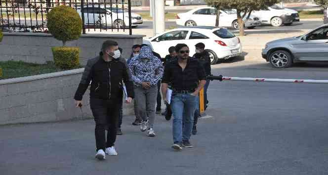 Karaman’da 4 uyuşturucu satıcısı tutuklandı