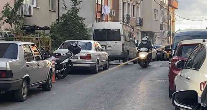 (Özel) Kağıthane’de torbacının evine baskın: Polis kurye kılığında yakaladı