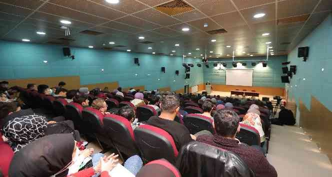 İlahiyat Fakültesinin ilk dersinde “Nurettin Topçu” anlatıldı