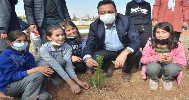 Elbistan’da "Her çocuk bir fidan" kampanyası