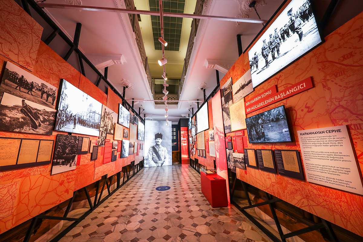 Türkiye İş Bankası Müzesi’nin yeni sergisi ‘Bir Asrın Ardından’