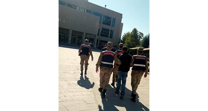 Demir kapıyı çalan 2 hırsız tutuklandı