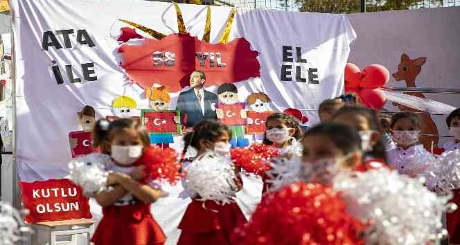 Büyükşehir Belediyesi kreşlerindeki minikler cumhuriyet coşkusu yaşadı