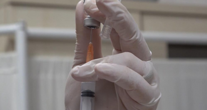 Virüse yakalanan hamile kadınlarda bağışıklık düşüyor: Anne adaylarına aşı olun çağrısı