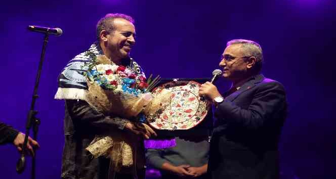 Kütahya’da Haluk Levent rüzgarı