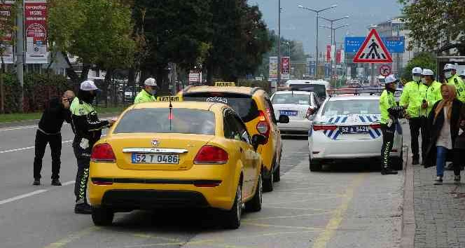 Ordu’da taksi sürücülerine kapsamlı denetim