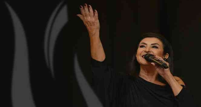 Melihat Gülses’ten Manisalılara ‘Cumhuriyet’ konseri