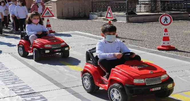 "Trafik Dedektifleri Projesi" ile Giresun’da öğrencilere eğitim verildi