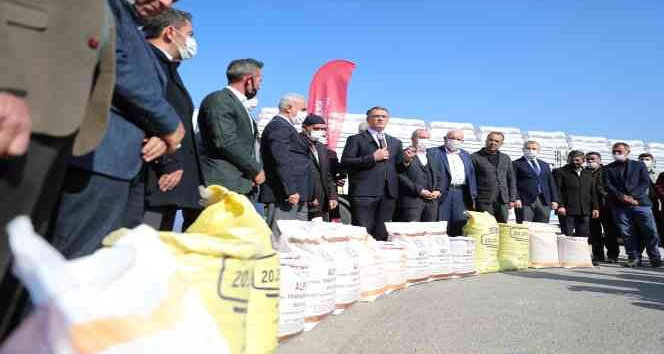 Doğal afetlerde zarar gören çiftçilere buğday tohumu ve gübre desteği