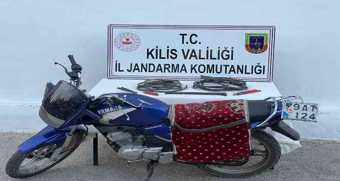 Mahalleleri elektriksiz bırakan hırsızlık zanlıları tutuklandı