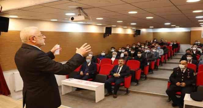 Yıldızeli’nde din görevlilerine konferans verildi