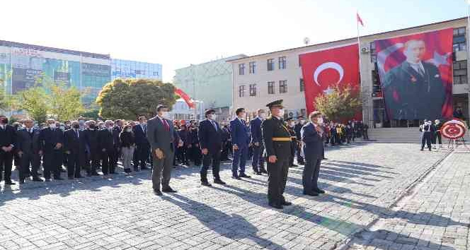 Iğdır’da 29 Ekim Cumhuriyet Bayramı çelenk sunma töreni düzenlendi