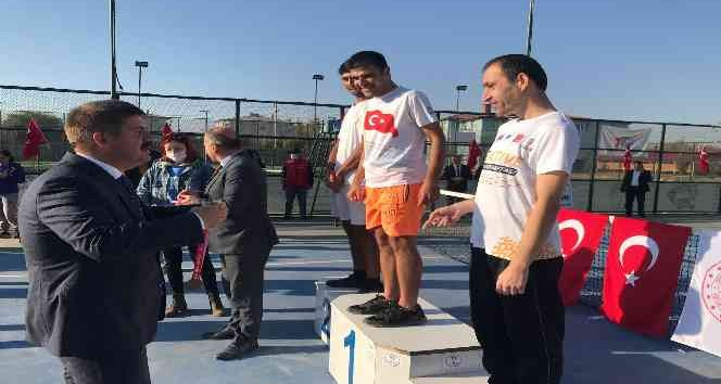 29 Ekim dolayısıyla çeşitli dallarda ödül töreni düzenlendi