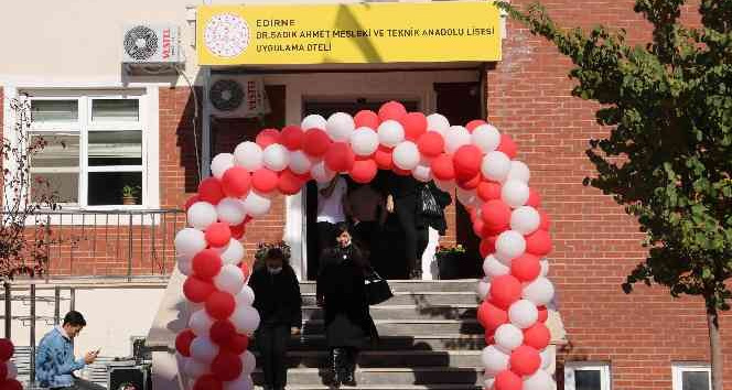 Edirne Dr. Sadık Ahmet Mesleki Teknik ve Anadolu Lisesi Uygulamalı Oteli törenle açıldı