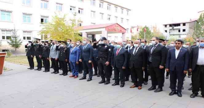 Hizan’da 29 Ekim Cumhuriyet Bayramı çelenk töreni