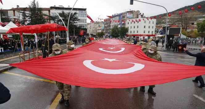 Tokat’ta, Cumhuriyet Bayramı kutlamalarına yağmur engel olmadı